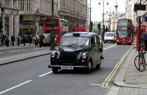 Ile można zarobić w Londynie? Zaskakujące różnice w wynagrodzeniach