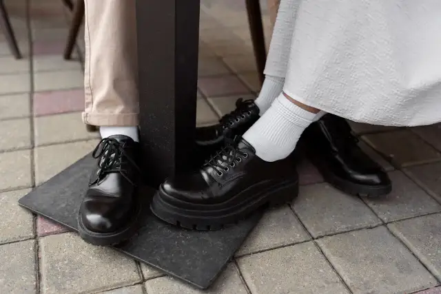 Jak wyczyścić buty lakierowane i uniknąć zniszczeń w przyszłości