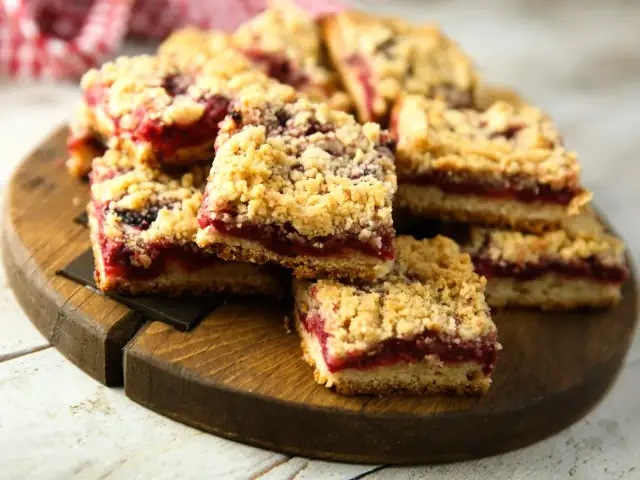 Szybkie i łatwe przepisy na gotowe ciasto kruche do wypieków