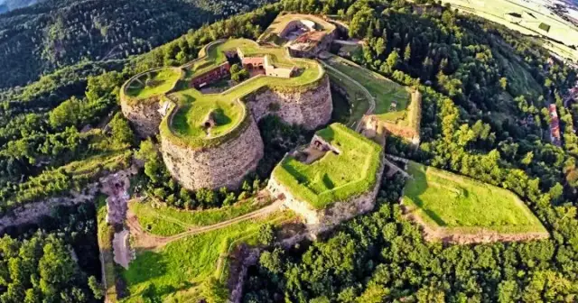 Twierdza Kłodzko czy Srebrna Góra – która lepsza na wycieczkę?
