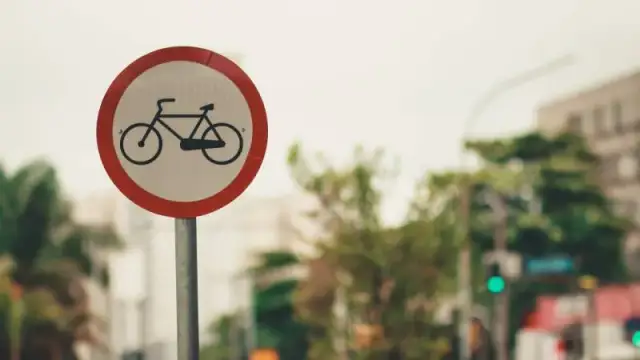 Kto stawia znaki drogowe na osiedlu? Sprawdź odpowiedzialność i przepisy