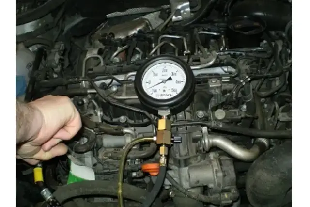 Objawy uszkodzonego czujnika na listwie wtryskowej, które musisz znać