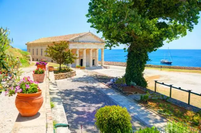 Ile trwa lot na Korfu z Katowic? Sprawdź czas przelotu i porady