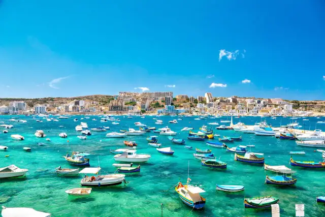 Czy Malta to wyspa czy archipelag? Zaskakujące fakty o Malcie