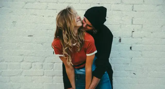 Jak zwrócić na siebie uwagę dziewczyny: 10 skutecznych porad