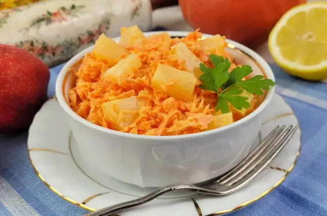 Jak zrobić surówkę z marchewki i ananasa w prosty sposób?