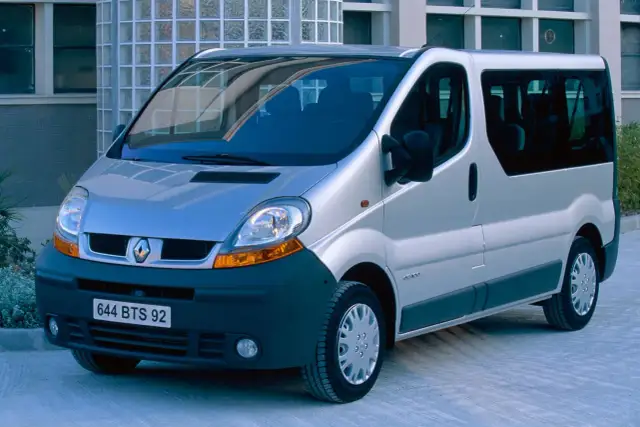 Pojemność baku Renault Trafic: 80 czy 90 litrów? Zasięg i AdBlue