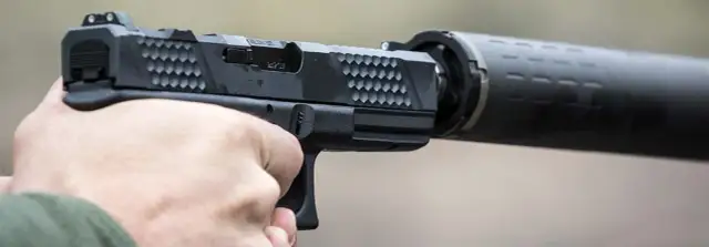 Najciekawsze bluzy z pistoletem - jakie modele warto znać?