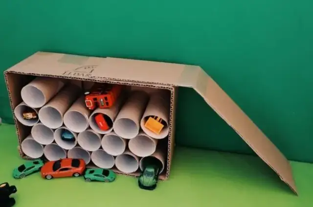 Jak zrobić garaż z kartonu? Prosty DIY dla dzieci i rodziców