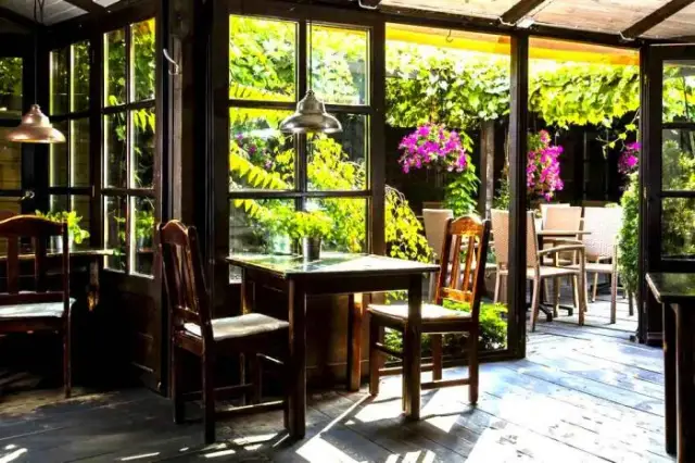 Gdzie zjeść w Kazimierzu? Odkryj najlepsze restauracje i smaki