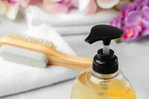 Jak używać olejku pod prysznic? Sekret nawilżonej skóry