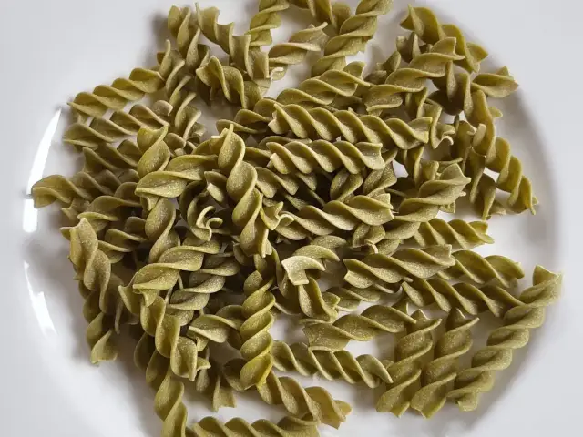 Makaron pełnoziarnisty w diecie: Czy naprawdę pomaga schudnąć?