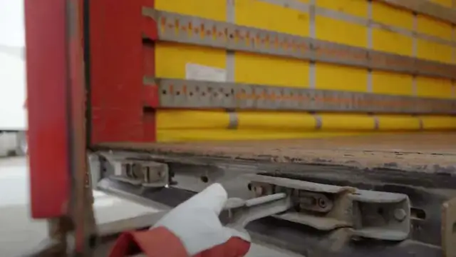 Jak otworzyć dach w naczepie - proste kroki i ważne wskazówki