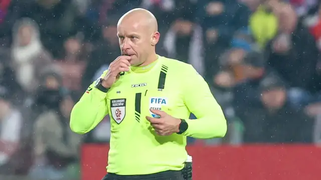 Ile zarabia sędzia piłkarski na mistrzostwach świata? Zaskakujące kwoty!