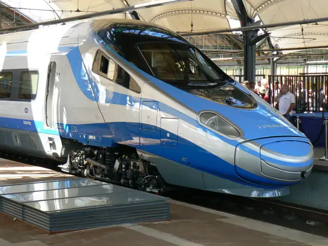 Czy InterCity to Pendolino? Odkryj różnice i komfort podróży