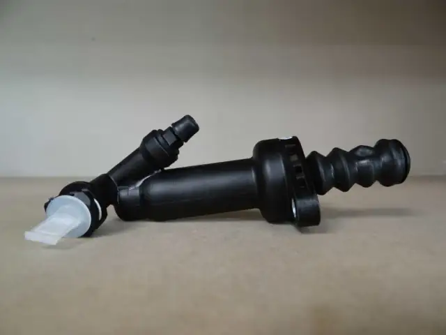 Uszkodzona pompa sprzęgła objawy: jak je rozpoznać i uniknąć kosztów