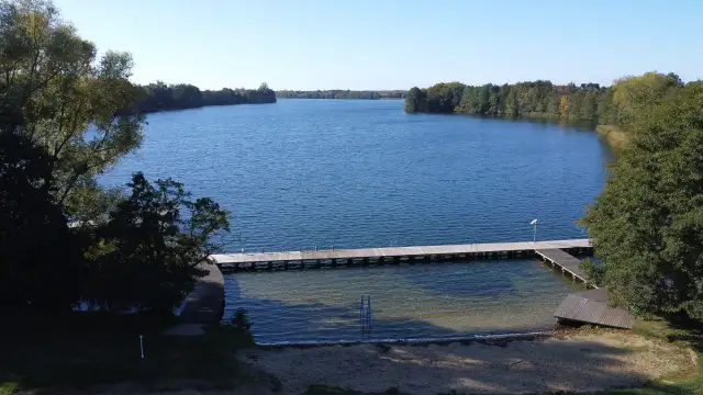 Jezioro Cekcyńskie Wielkie: Czy to idealne miejsce na Twój urlop?