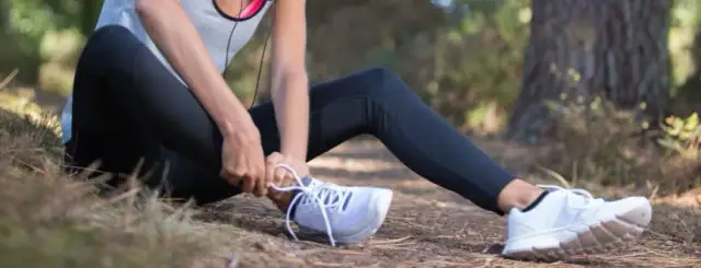 Ile trzyma opuchlizna po skręceniu i kiedy można się jej spodziewać