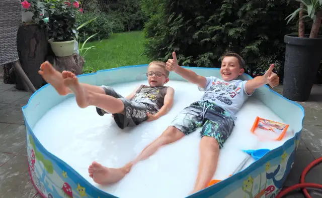 Ponad 20 eksperymentów z wodą i lodem dla dzieci. Nauka przez zabawę!