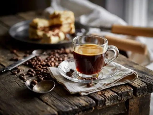 Kawa do tiramisu: Jaką wybrać, by deser zachwycił?
