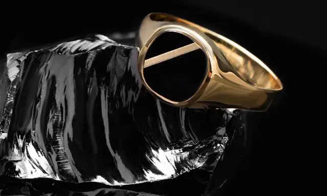 Czy sygnet jest modny? Odkryj, jak nadać sobie styl i elegancję