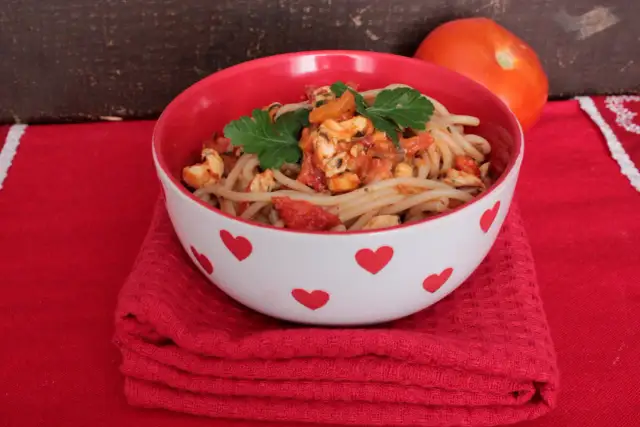 Spaghetti bolognese z kurczakiem - zdrowa alternatywa dla klasyki