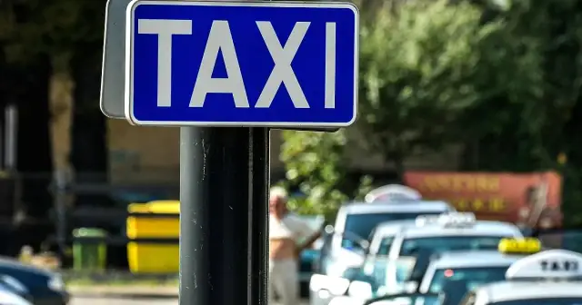 Jak znak taxi obowiązuje? Zrozumienie przepisów i konsekwencji