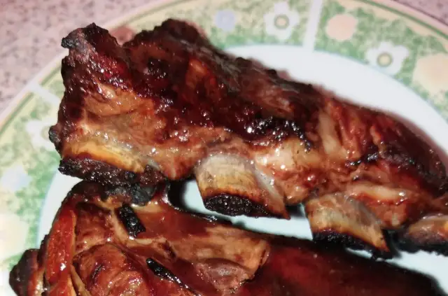 Wędzone żeberka: Przepisy na pyszne obiady i zupy.