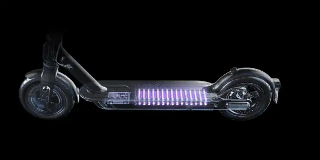 Hulajnoga elektryczna: Ile prądu zużywa? Koszty i zaskakujące oszczędności