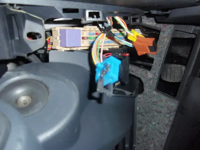 Gdzie są bezpieczniki w Renault Clio 3 - łatwe kroki do lokalizacji