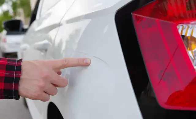 Jaka farba na zaprawki samochodowe? Odkryj najlepsze rozwiązania dla Twojego auta