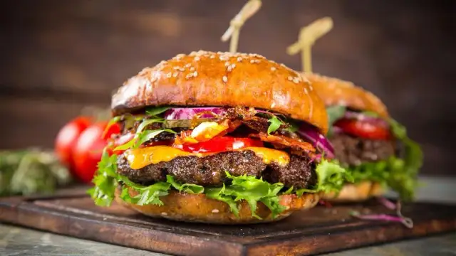 Burger z czym - odkryj najlepsze dodatki, które zmienią smak!