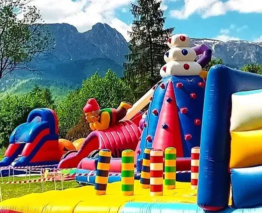 Wybierz dmuchaniec idealny: Poradnik zakupowy i trendy na lato