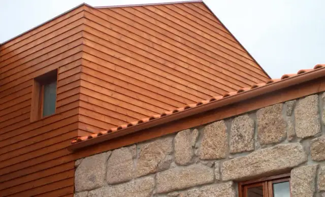 Jak odnowić elewację drewnianego domu i uniknąć kosztownych błędów