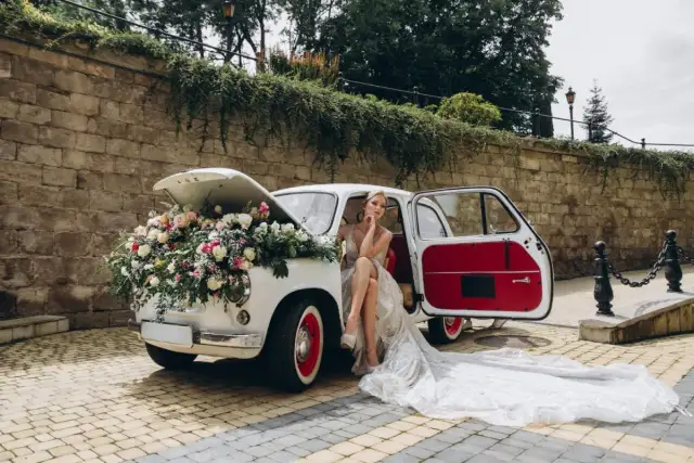 Jak przystroić samochód gości weselnych - kreatywne i bezpieczne pomysły
