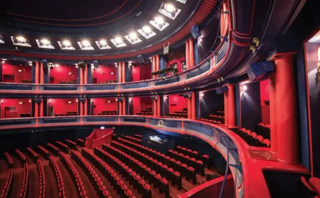 Widok z loży w teatrze Roma – co warto wiedzieć przed wizytą