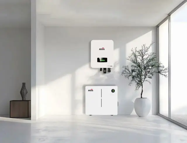 Nowoczesny falownik do fotowoltaiki 10kW i magazyn energii Afore w minimalistycznym wnętrzu.