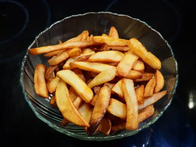 Jak smażyć frytki we frytkownicy beztłuszczowej, aby były chrupiące