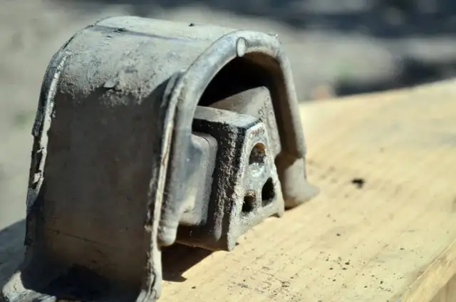 Objawy uszkodzonej poduszki silnika, które mogą zrujnować Twój pojazd