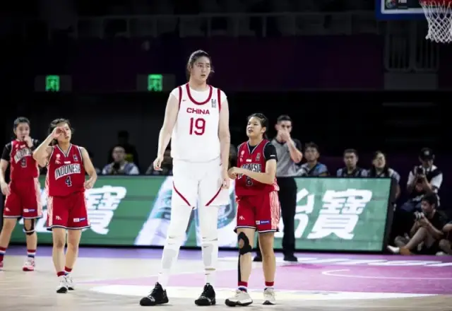 Las gigantes chinas del baloncesto: Estrellas WNBA y legado histórico