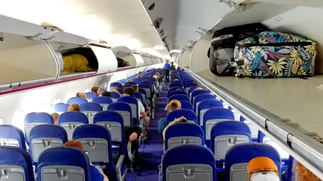 Wizz Air: Poduszka na pokład? Spakuj mądrze i leć bez stresu!
