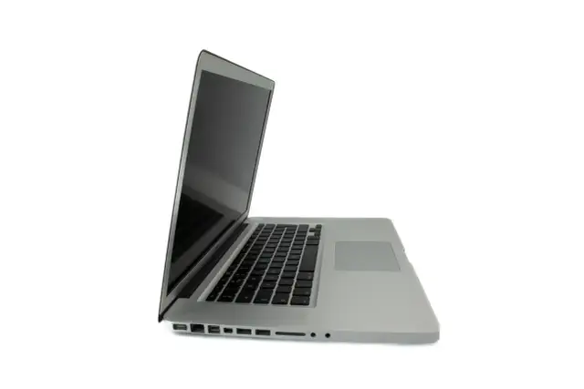 MacBook Pro A1286: Czy warto jest kupić ten kultowy model? Porady