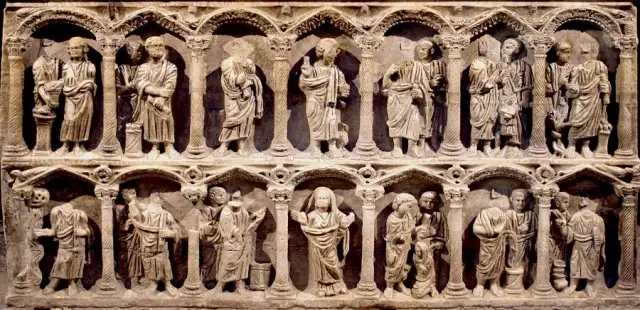 Rzeźba średniowiecza: odkryj jej znaczenie i ewolucję stylów