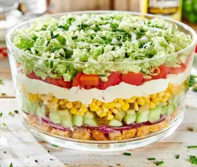 Sałatka Gyros: Przepis, Składniki i Sekretne Warstwy