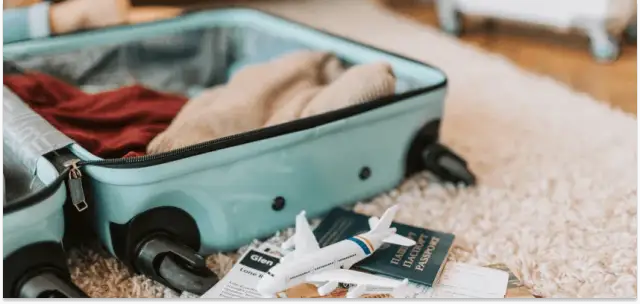 Co można zabrać do samolotu w bagażu głównym? Unikaj zakazanych przedmiotów