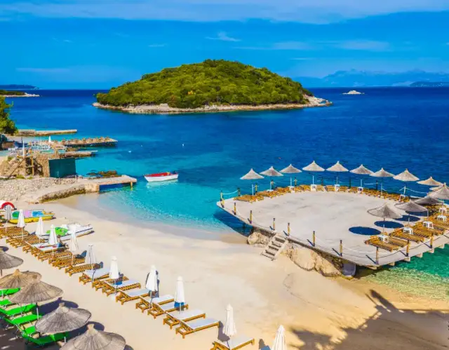 Albania: Jak się ubrać? Praktyczny przewodnik po klimacie i kulturze