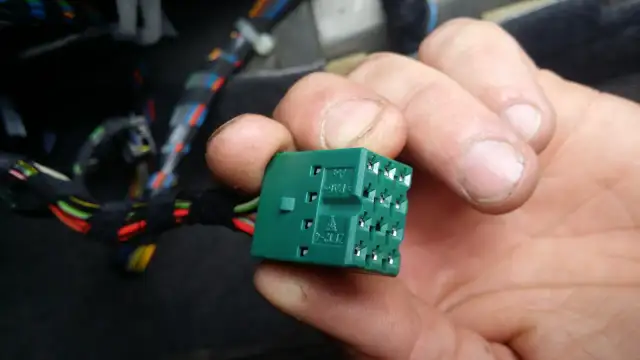 Montaż centralki zamka Opel Astra G: Poradnik krok po kroku