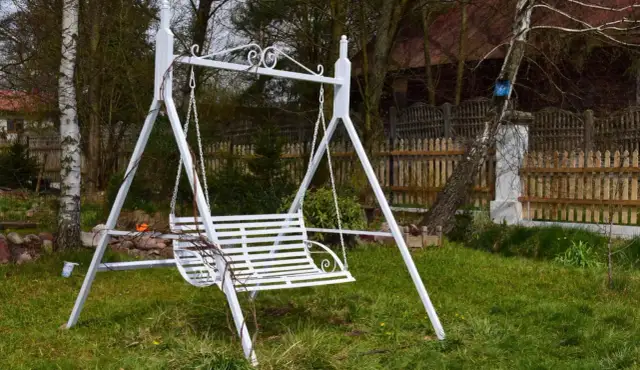 Jak zrobić ławkę do huśtawki - proste kroki na idealny projekt