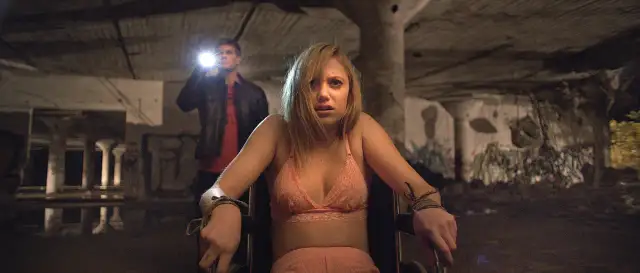 Horror Coś za mną chodzi - Przerażający film, który musisz zobaczyć