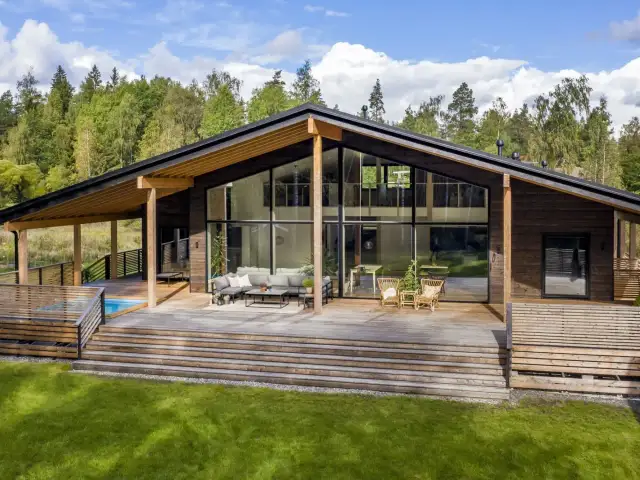 Ile kosztuje wybudowanie domu z drewna? Zobacz szokujące różnice!